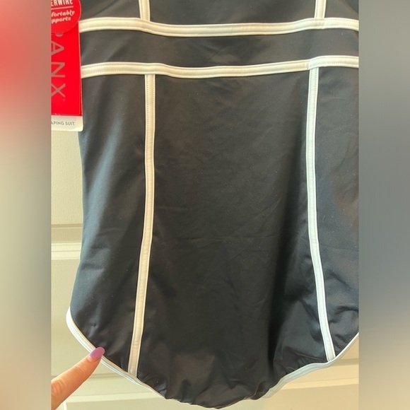 NWT SPANX Sweetheart One Piece Swimsuit Bathing Suit Built-In Bra Underwire - Picture 10 of 16